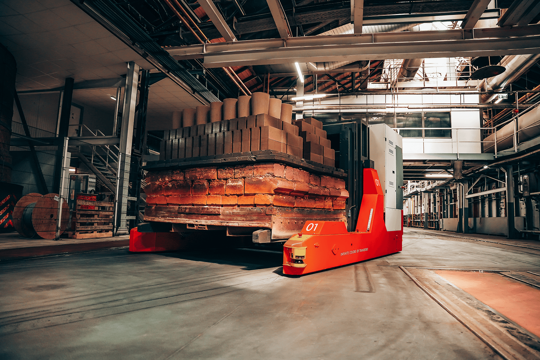 AMR AND AGV APPLICATIONS SUITABLE FOR MATERIALS HANDLING OPERATIONS.png